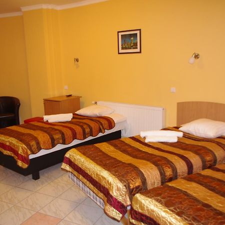 Hotel Vaivorykste à Šiauliai Extérieur photo