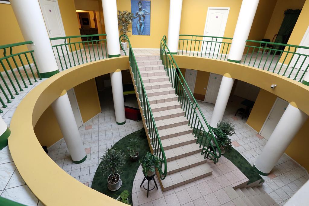 Hotel Vaivorykste à Šiauliai Extérieur photo