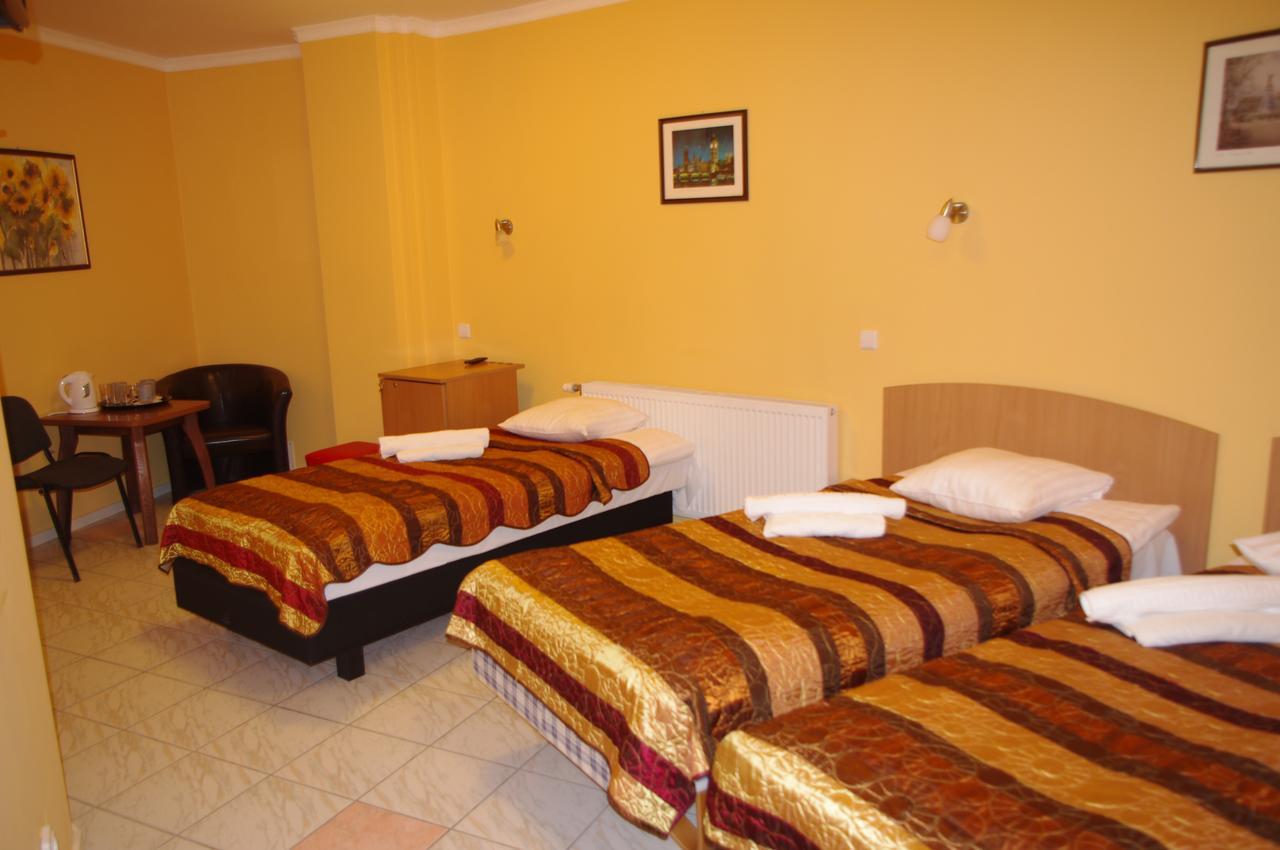 Hotel Vaivorykste à Šiauliai Extérieur photo