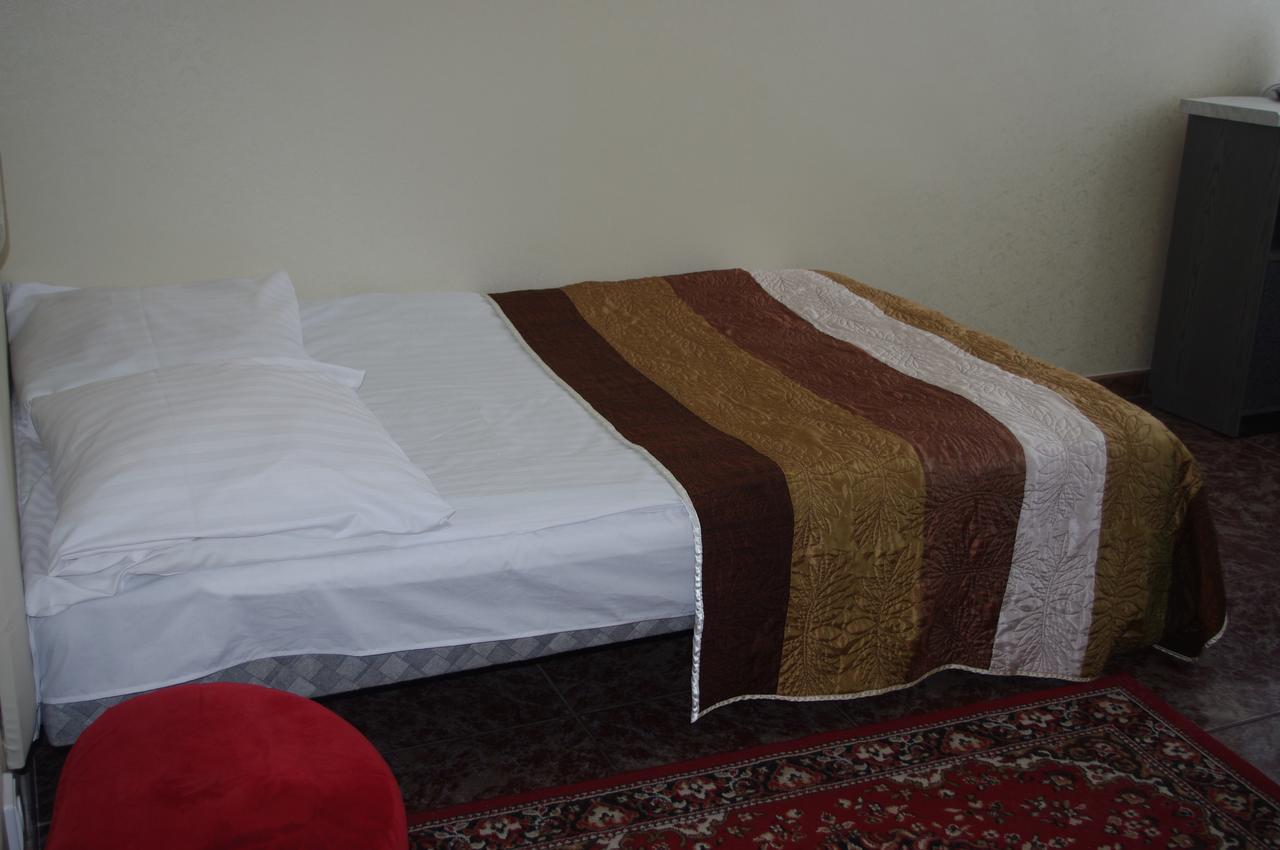 Hotel Vaivorykste à Šiauliai Extérieur photo