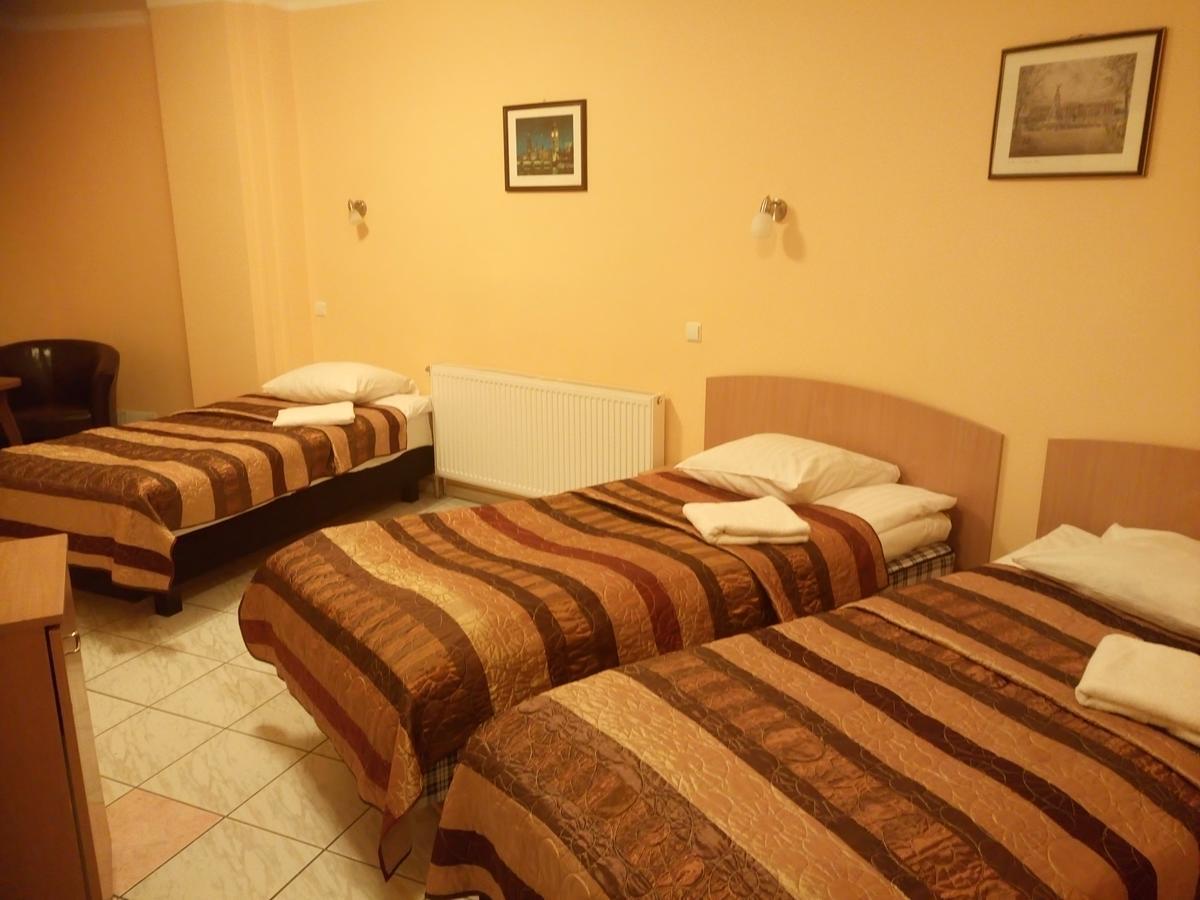 Hotel Vaivorykste à Šiauliai Extérieur photo